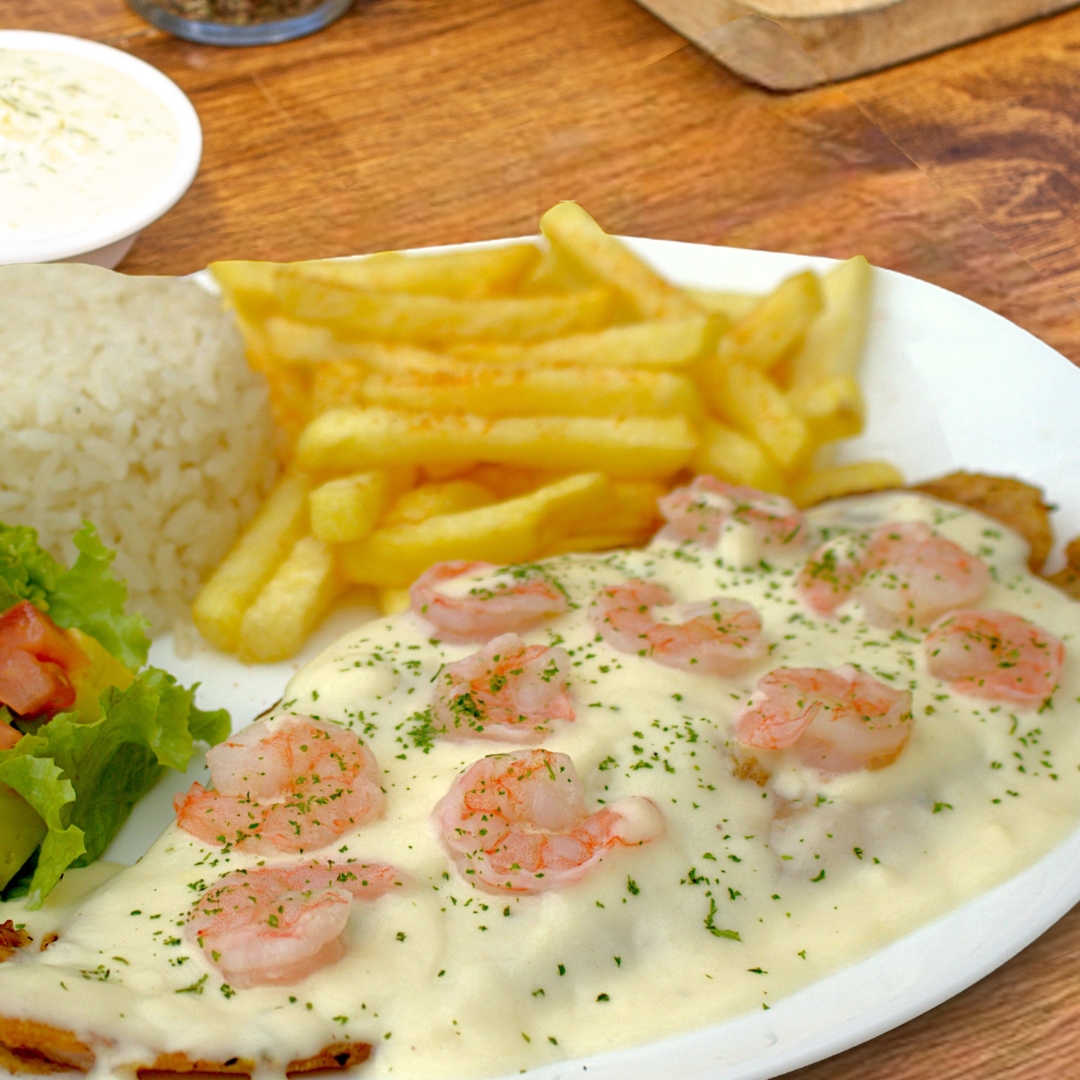 FILETE BLANCO GRATINADO EN SALSA DE CAMARONES